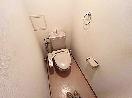 温水洗浄便座ですので、寒い日も温かい便座で安心して使用していただけますよ！