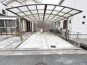 前面道路と段差も少なく車の出し入れもスムーズです♪