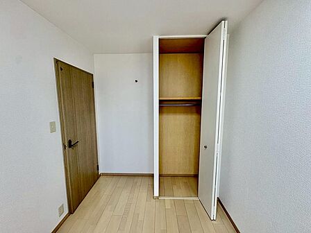 全居室収納有りますので、収納場所に困らず綺麗な室内をたもてますね♪