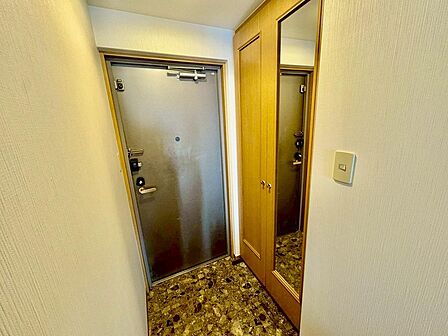 玄関にシューズボックスありますよ♪玄関周りもスッキリ片付きますね！