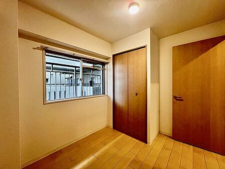お部屋を広く利用するために必須なクローゼットが付いています♪もちろんお荷物を収納されても良しの勝手の良いクローゼットは嬉しいですね♪