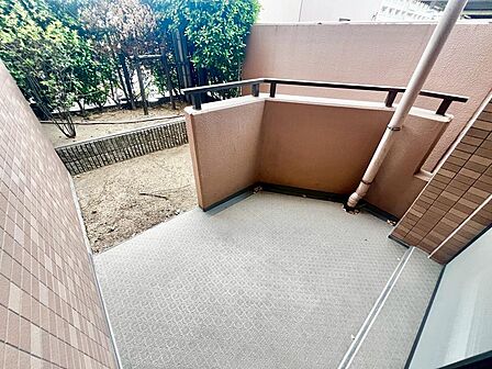 専用庭ありますよ♪ガーデニングや家庭菜園など趣味の幅も広がりますね♪