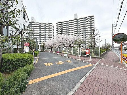 【駐車場】敷地内駐車場(月額:12000円)ございますよ!要確認!詳しくは担当までお問い合わせください!