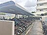 その他：駐輪場に屋根があるので、雨の日に自転車が濡れにくく嬉しいですね！