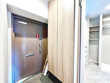 ゆとりの玄関ですよ!シューズボックスございますので、散らかりがちな玄関も片付きますね!