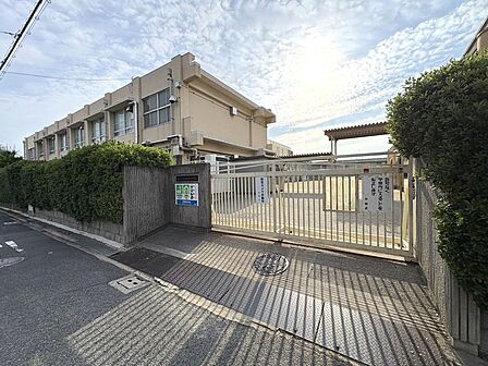 堺市立浜寺昭和小学校まで徒歩12分