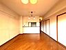 リビング/ダイニング：南東向きの角部屋！日当り・通風良好♪たっぷりの陽光に包まれる明るい住まい♪