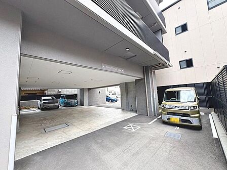 玄関に大容量シューズクロークありますよ♪玄関周りもスッキリ片付きますね!