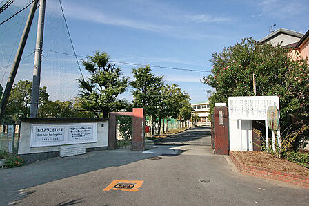 高石中学校まで徒歩21分