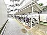 駐車場：駐輪場に屋根があるので、雨の日に自転車が濡れにくく嬉しいですね♪