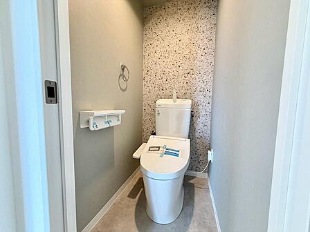 【温水洗浄便座付きトイレ】寒い日は特に助かる温水洗浄便座付きトイレです!