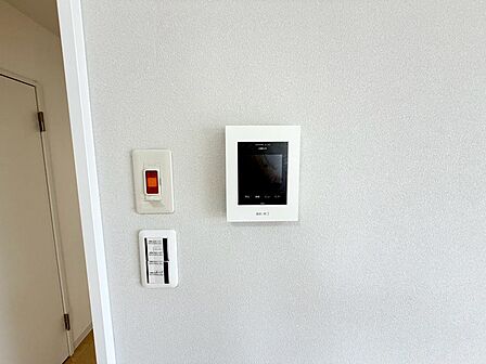 TVモニター付きインターホンですので、突然の来客時にも外の様子が確認できて安心です♪