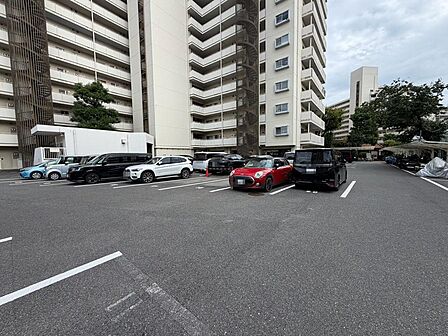 【駐車場】敷地内駐車場（月額：20000円）ございますよ！空き状況確認必要です！詳しくは担当までお問い合わせください！