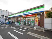 ファミリーマート（607m）