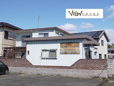 外観:青空が広がる開放的な環境に佇む一軒家です!周囲は落ち着いた住宅街で、静かに自分たちの時間を過ごせます。日当たりも良く、明るい光が室内までしっかりと届きます♪ 外観:青空が広がる開放的な環境に佇む一軒家です!周囲は落ち着いた住宅街で、静かに自分たちの時間を過ごせます。日当たりも良く、明るい光が室内までしっかりと届きます♪