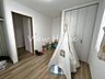 室内：自由度の高い居室です！趣味の部屋やテレワーク用のスペースとしても活用できますね。クローゼットも備わっており、荷物が多い方でもお部屋をすっきりと保つことができますよ♪