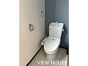 ■２階トイレ│ブルーのアクセントクロスが爽やかなトイレです。清潔感のある空間で、毎日の生活に彩りを添えてくれます！