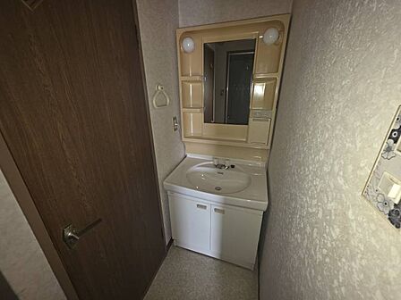 ■毎日の身支度やスムーズな洗濯動線がしっかりと考慮された使い勝手の良い洗面所スペースです♪