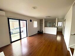 小山市横倉新田　中古住宅 4LDKのリビング/ダイニング