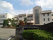 伊勢崎市立あずま北小学校 930m柔らかな風と豊かな緑、近くには早川が流れ、四季折々の自然が感じられる落ち着いた環境で勉強もはかどります♪