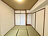 和室：約6帖の和室です。押入がございます。