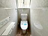 トイレ：トイレも新規交換済です。温水洗浄便座が付属します。