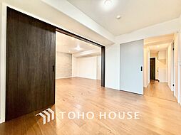 ◆色彩◆この空間に放たれた光は華美なまでに演出されたデザイン。流れる時をより芳醇なコーヒーの様な色彩奏でるアダージョ。そして情景豊かな作品のような暮らしがイメージできる。