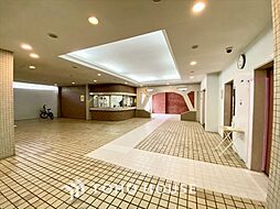 【ENTRANCE】◆家族◆家で家族と過ごす時間は限られている。帰りを待つ家族の元へと急ぐときの弾む思い。そんな思いを引き立てる邸宅。