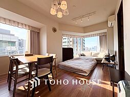 【LIVING】◆眩い◆光が燦々と入り、家族の笑顔を照らす。「いつまでも続いて」と願う夢のような毎日がここにある。