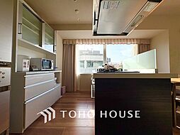 【KITCHEN】◆ワクワク◆開放的で機能性も高いシステムキッチン。お子様は毎日のご飯にワクワク！