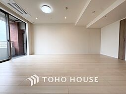 【LIVING】◆眩い◆光が燦々と入り、家族の笑顔を照らす。「いつまでも続いて」と願う夢のような毎日がここにある。