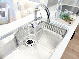 【Kitchen】キッチンは家族の絆を育む大切な空間。シンプルで使い易いSystemKitchenで愉しく作る料理は愛情のある美味しいご馳走に。