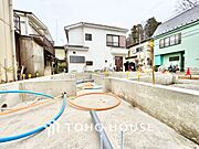 【豪華絢爛】事も無げに美しく、伝えるには筆舌に尽くし難い。豪華絢爛や華美と言う事ではなく、住まう者にとって暮らし易く心地がいいと言う美しさがこの住まいには込められている。
