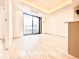 【Cool wind】◆窓を開けると◆冷涼な風、そよぐリビング。だんらんの場所はここから始まり、ここで終わる。家族の笑顔が集う素敵な場所だから、こだわり抜いた思いが詰まっているのだと思う。