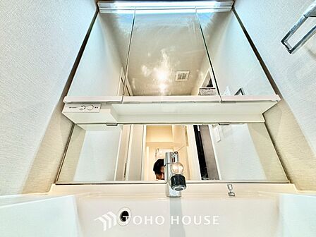 ◆洗面◆清潔感のある水回り。白で統一されたスタイリッシュな空間。毎日使う場所だから究にシンプルにこだわりました。