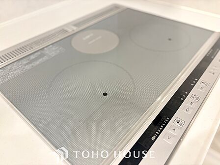 【KITCHEN】◆開放的◆後片付けが楽なシステムキッチン。収納スペースの充実!