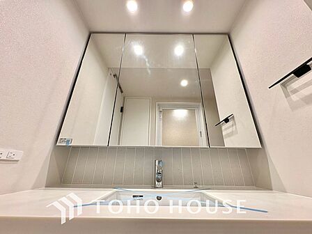 【WASHROOM】◆快適◆煌びやかな暮らしの中にも忘れたくない快適さ。大きな収納が助けてくれます