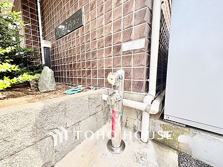 敷地内の共用設備も整然と管理されており、マンション全体の管理体制の良さが感じられます。