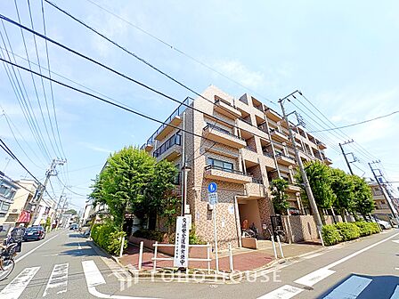 【バルコニー】たっぷりの陽光が差し込む、心地よいバルコニースペース