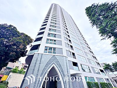 外観：漂う上質な空気感、マンションに入れば「おかえりなさい」と笑顔で迎えてくれるエントランス。最良の心配りを感じるマンションでした。