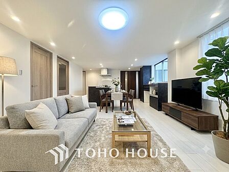 ※生成AIによるイメージです。家具・小物は販売価格に含まれません。【LIVING】◆煌びやか◆愛おしい家族との団欒の時間をより一層幸せなものに感じさせる煌びやかなLDK。輝かしい毎日が待っています。