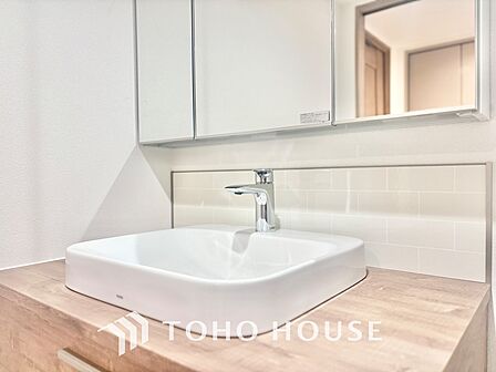 【WASHROOM】◆快適◆煌びやかな暮らしの中にも忘れたくない快適さ。大きな収納が助けてくれます。