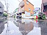 外観：ほんの少しのこだわり。ちょっとした色使いがその家がもつ雰囲気、趣（おもむき）を携え、暮らす家族や訪ねてくる友人・知人に新鮮な香りを運んできます。