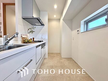 【KITCHEN】◆ワクワク◆開放的で機能性も高いシステムキッチン。お子様は毎日のご飯にワクワク!