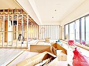 【リビング】淹れたてのコーヒーと、穏やかな午後。日常を少しだけ愛せるようになる空間です。