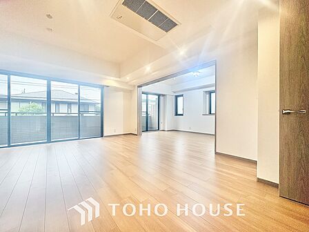 ◆サンサンと◆差し込む太陽の光がこのリビングに笑いをもたらす。