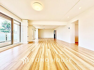 外観：【リビング】明るいリビングこそ居心地のいい暮らしが待っているのだと思う。