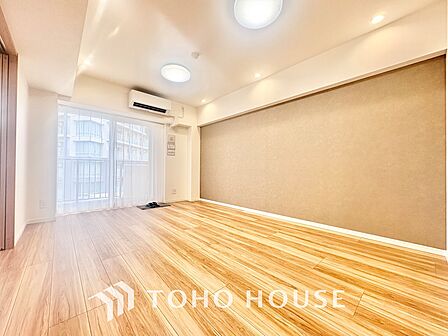 【LIVING】◆眩い◆光が燦々と入り、家族の笑顔を照らす。「いつまでも続いて」と願う夢のような毎日がここにある。