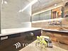 浴室：【Bathroom】『一日の疲れを落としてくれる場所は、一番落ち着く場所でなければならない』高級感溢れるカラーと大きさ・柔らかな曲線で構成された半身浴も楽しめるバスタブが心地よさをもたらします。