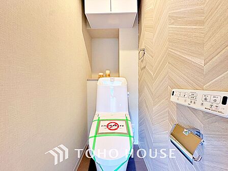 清潔感あるホワイト調のクロスと温もり溢れるモダンカラーの床材が見事に調和した本邸宅は、毎日の生活を少しでも快適に過ごして頂ける様に落ち着いた雰囲気作りから行っています。